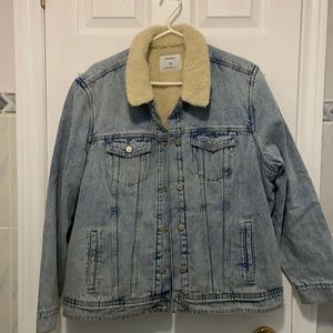BRAND NEW Old navy jean jacket with Sherpa lining!